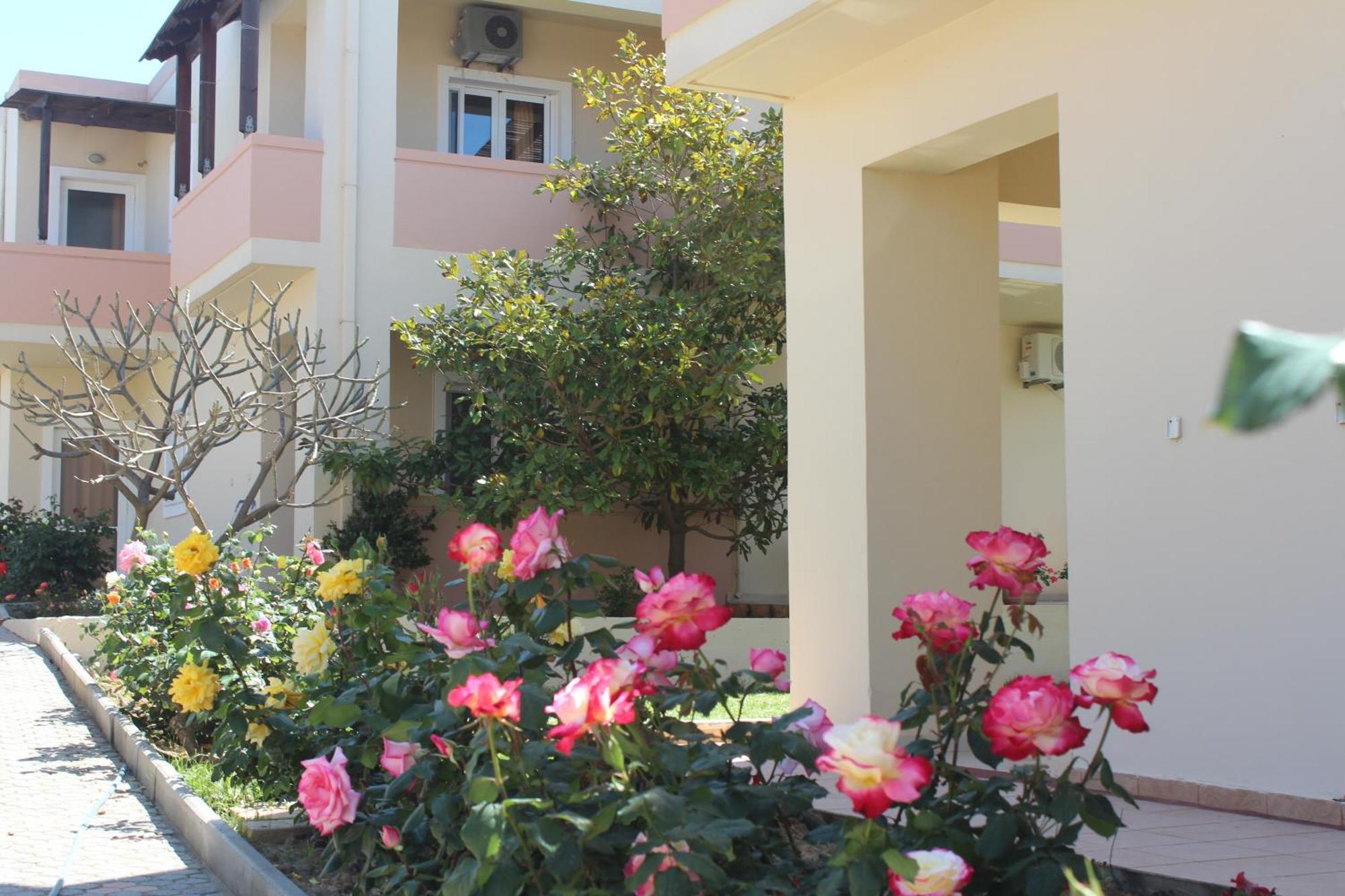 Evdokia Αpartments & Dimitra Village Agia Marina Dış mekan fotoğraf